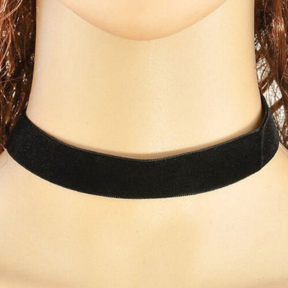 Beautiful 90's Black Vintage Velvet Choker
